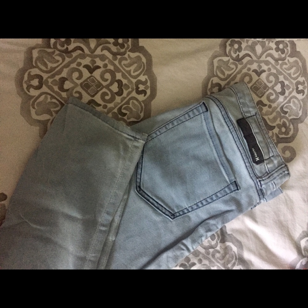 Super cute light wash jeans! HURLEY brand!